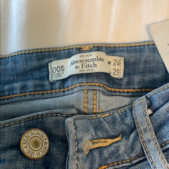 Abercrombie Light Wash Skinny Jeans - Picture 2 of 4